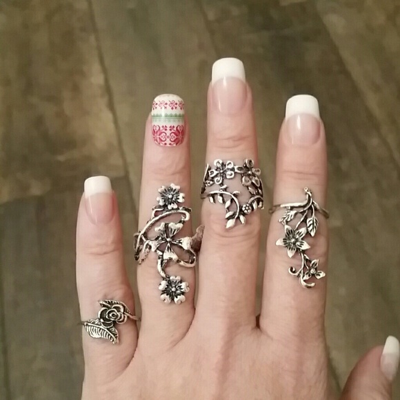 Jewelry - Last One  Leaf Knuckle Ring Set